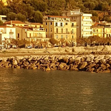 Nyaraló Petra Marina Aurora *