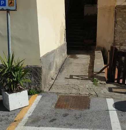 Nyaraló Petra Marina Aurora Pisciotta