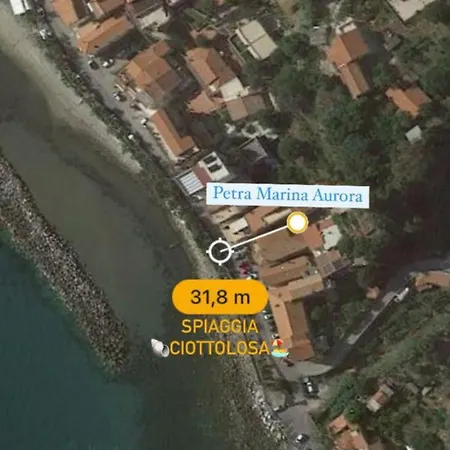 Petra Marina Aurora Nyaraló *